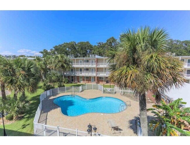 Building Photo - Waterfront Condo Living in East Hill with ...
