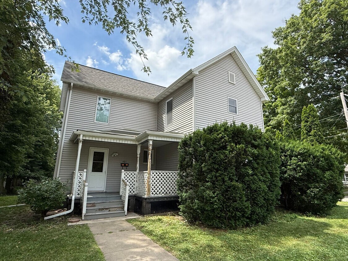 Primary Photo - 4 Bedroom 2 Bath in Normal!