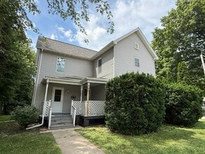 Building Photo - 401 E Locust St