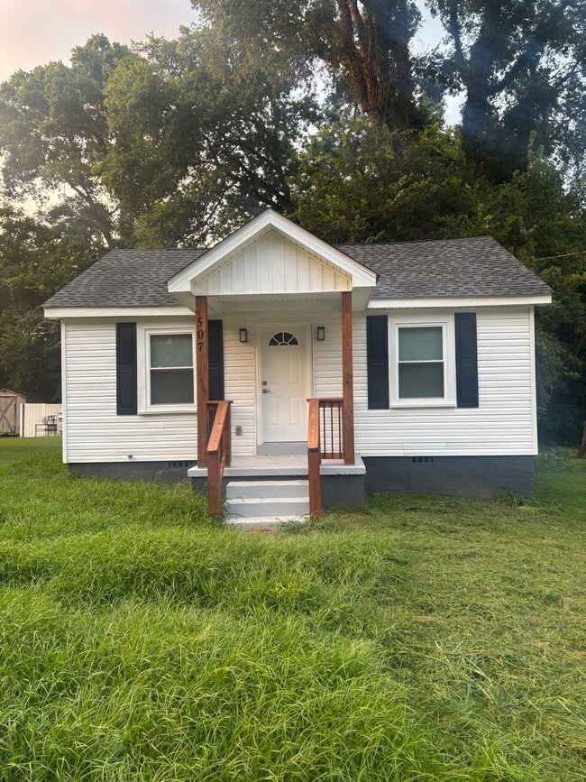 Building Photo - 507 Hardwick Ave