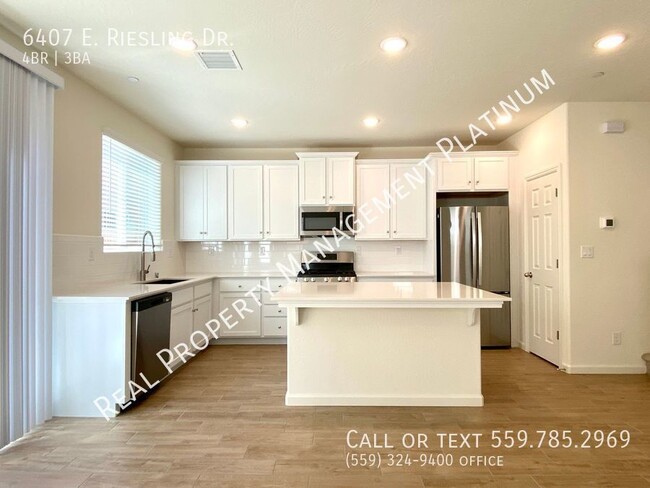 Foto del edificio - Clinton & Armstrong $2,395! Brand New 4 Be...