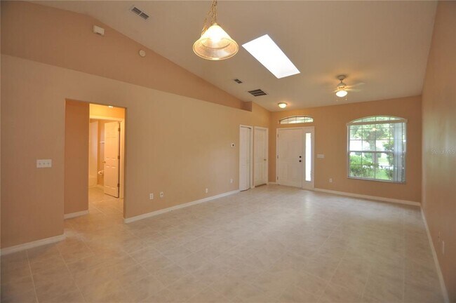 Foto del edificio - 69 Rose Dr