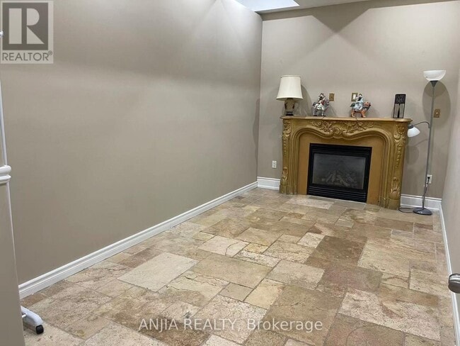 Photo du bâtiment - 83 Elm Ave