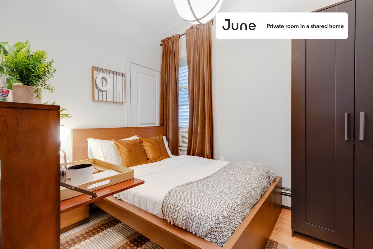 Primary Photo - Private bedroom in 3 bed/1 bath Home