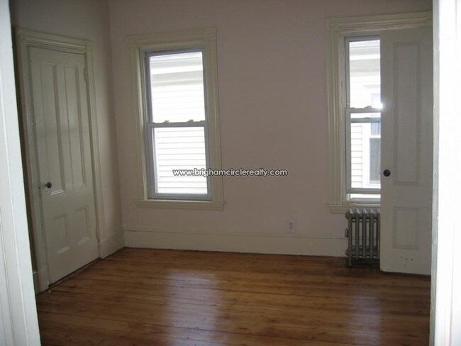 Building Photo - 55-57 Hillside Unit 3