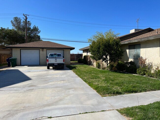 Building Photo - 9848 Sally Ave