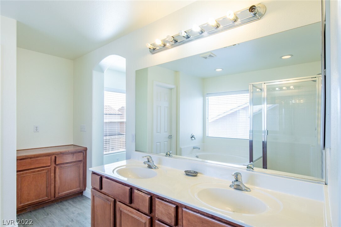 Foto principal - 1068 Crescent Falls St