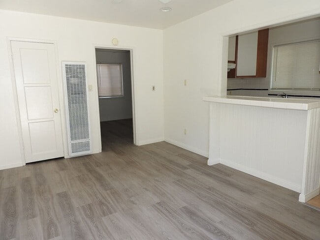 Building Photo - Here's your Beach Bungalow