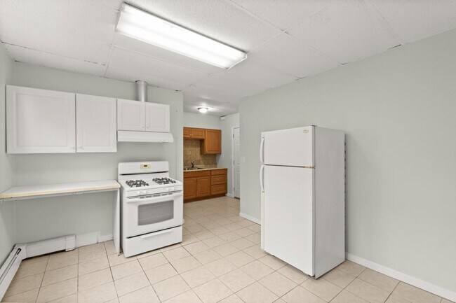 Building Photo - 32 E 47th St