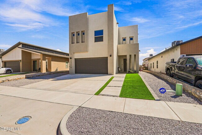 Foto del edificio - 15216 Ambition Ave