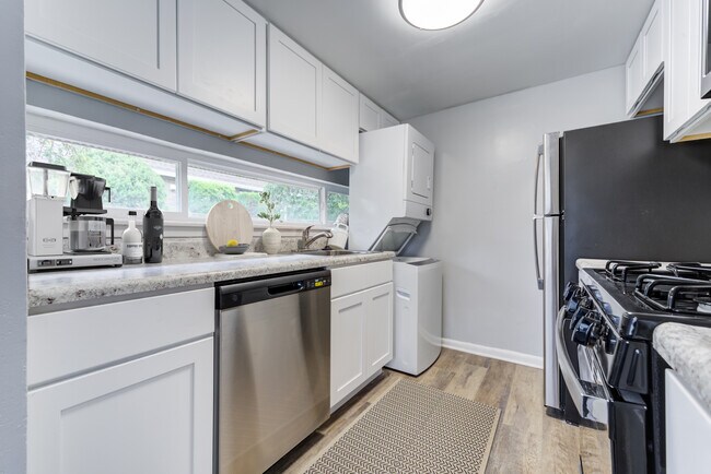 Foto del edificio - Franklin Square Townhomes