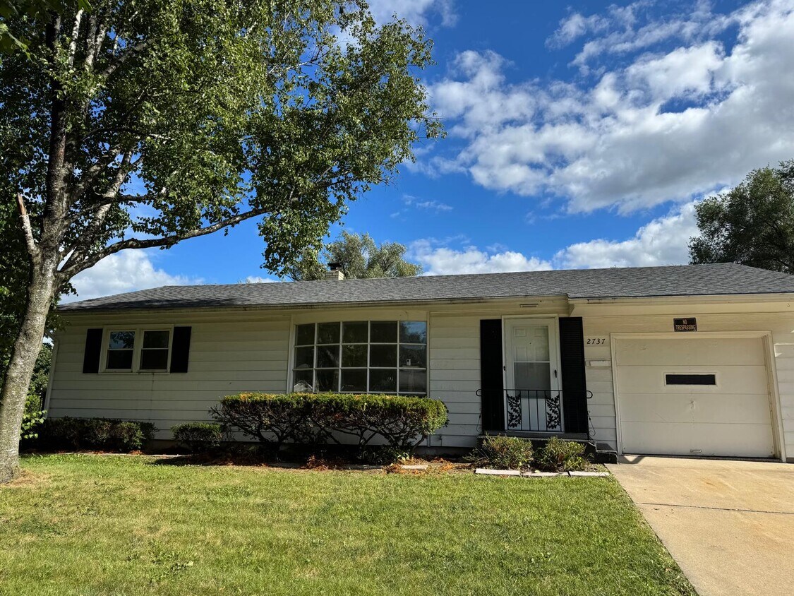 Foto principal - 2737 Broadmoor Dr