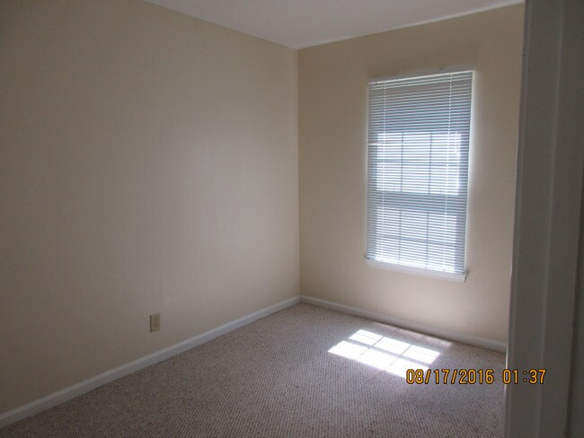 Building Photo - 1221 Villa Ln