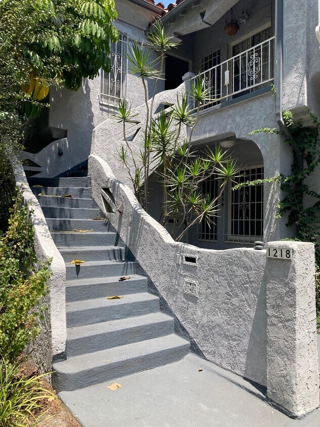 Primary Photo - 1218 S Crescent Heights Blvd