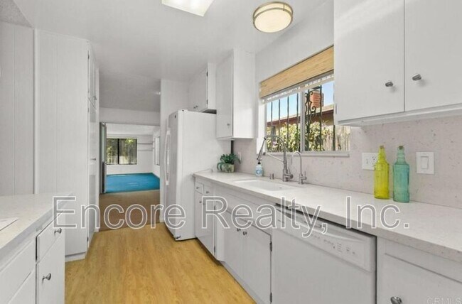 Foto del edificio - 7384 Ballinger Ave