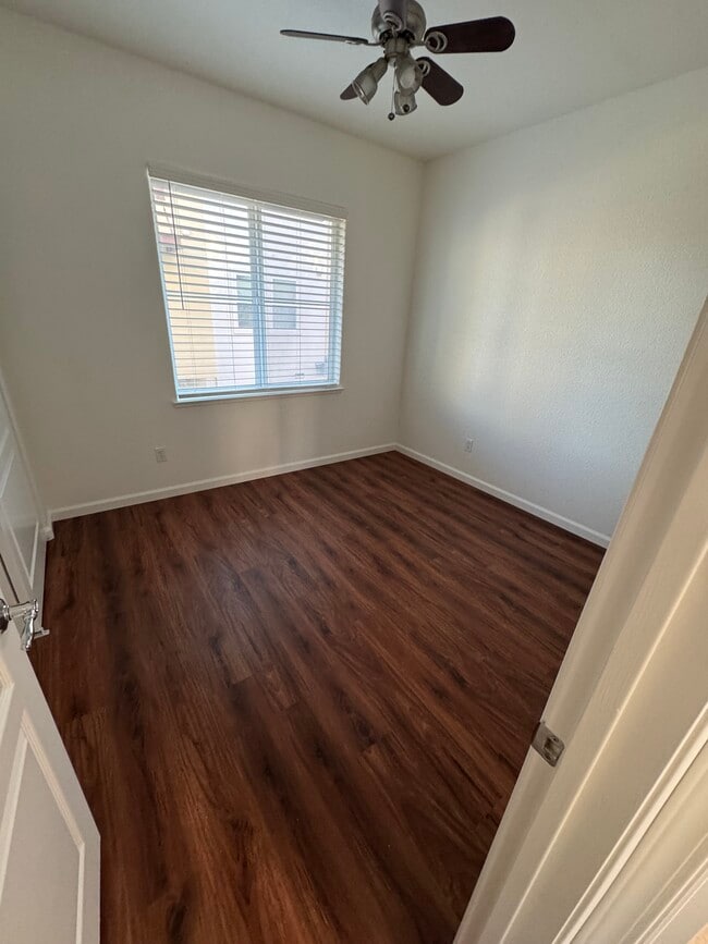 Building Photo - 2718 Holly St