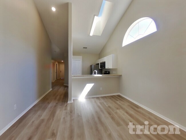 Building Photo - 1623 Chatham Cir