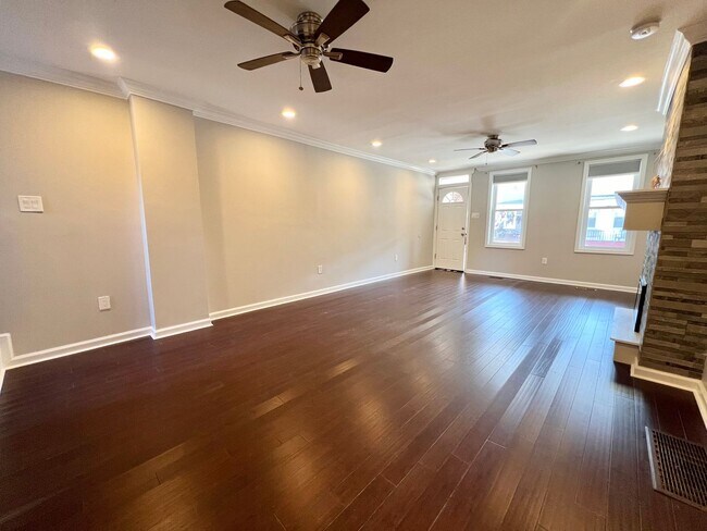 Building Photo - Updated Home In Convenient Location
