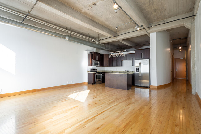 Building Photo - 239 E Chicago St