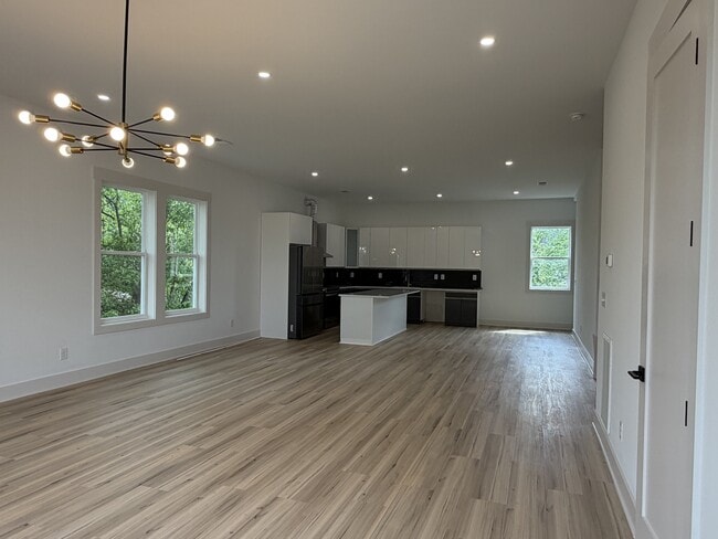 Building Photo - 105 Hart Ln