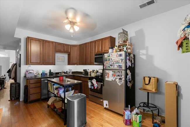 Foto del edificio - 3121 N Kimball Ave