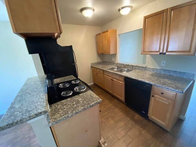 Foto del edificio - 5128 Silver Creek Dr