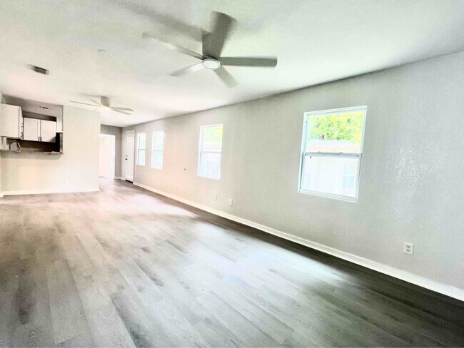 Foto del edificio - 960 18th St S