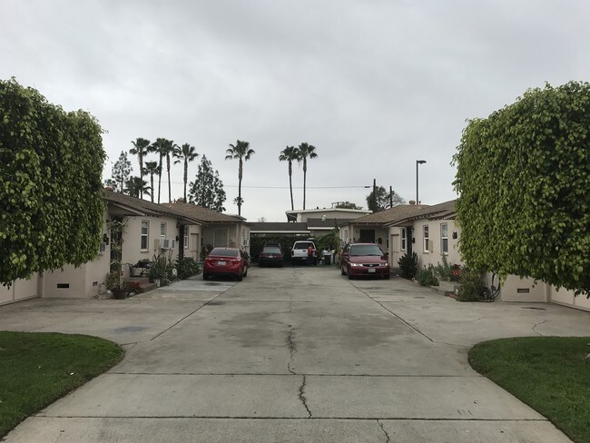 Foto del edificio - 534-542 N Batavia St