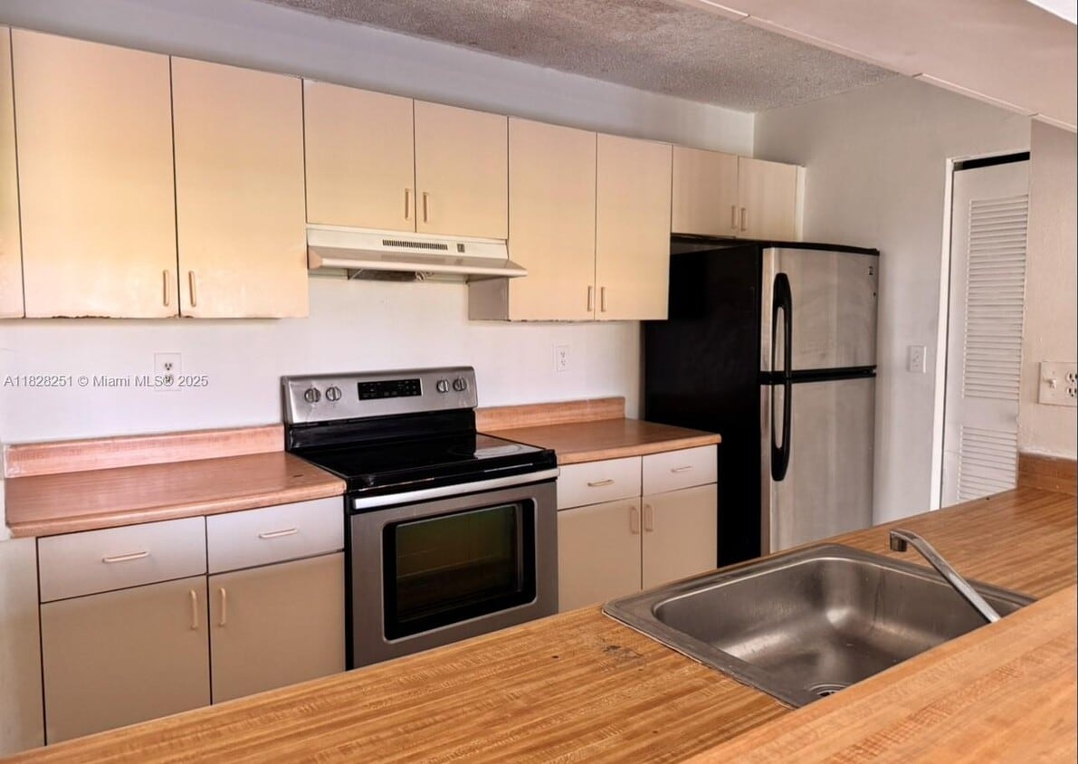 Primary Photo - 550 NW 114th Ave