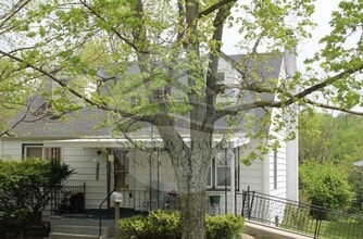 Building Photo - 1004 Burger Ave