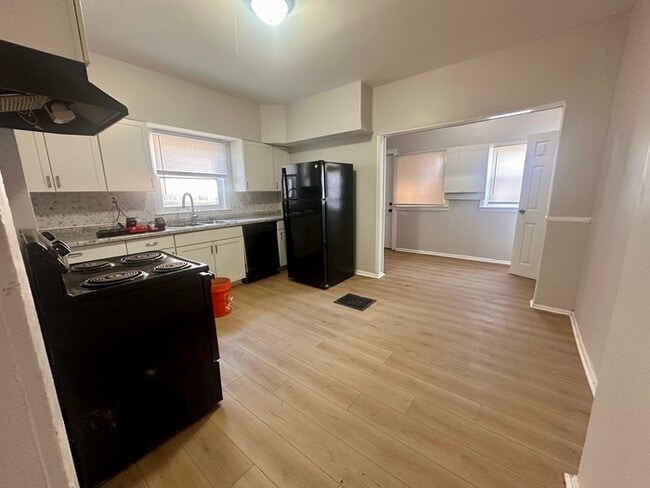 Foto del edificio - 325 N Gladstone Ave