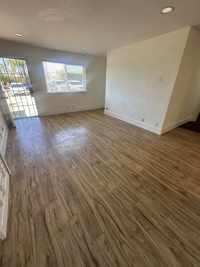 Building Photo - Spacious 2-Bedroom, 2-Bath Condo Near North Park – Dedicated Parking