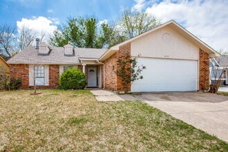 Building Photo - 2114 Pennington Dr