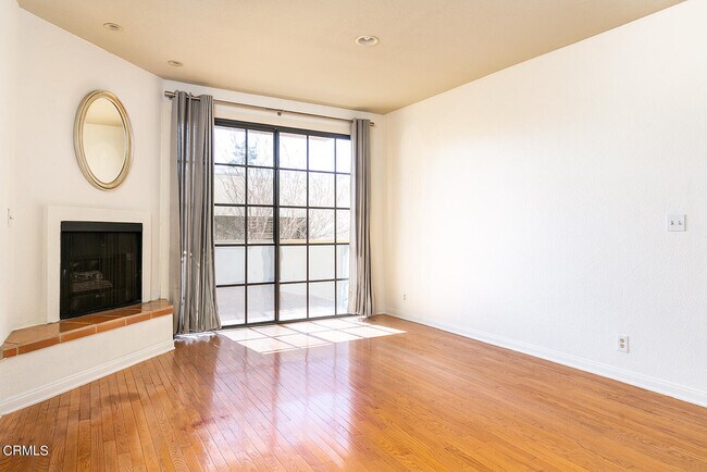 Building Photo - 221 S Oak Knoll Ave
