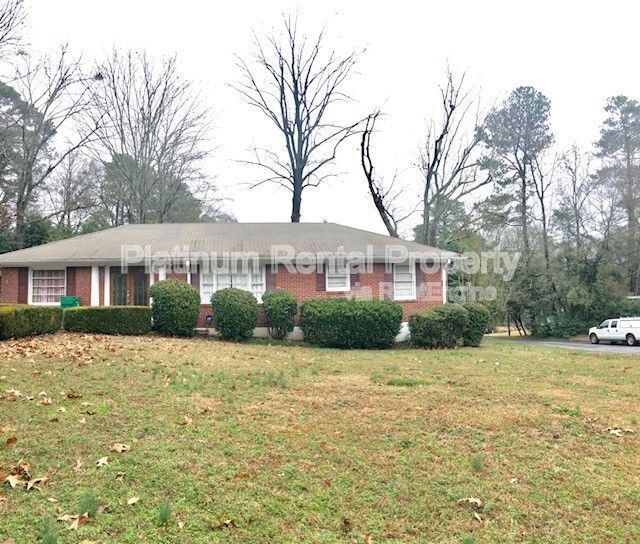 Primary Photo - 2271 Fairway Cir NE
