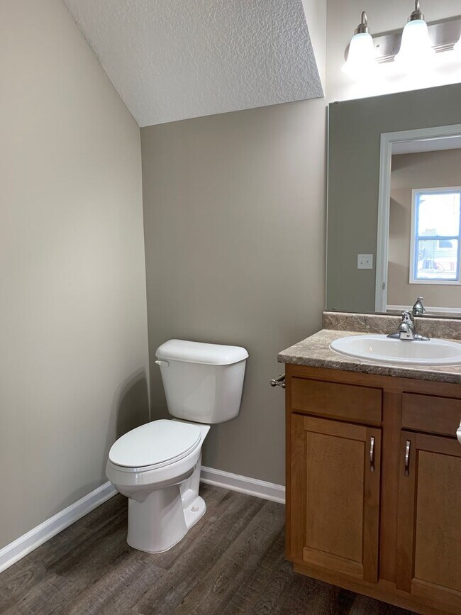 Foto del edificio - Duplex Move in Ready!