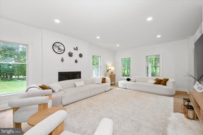 Foto del edificio - 8225 Hawkins Creamery Rd