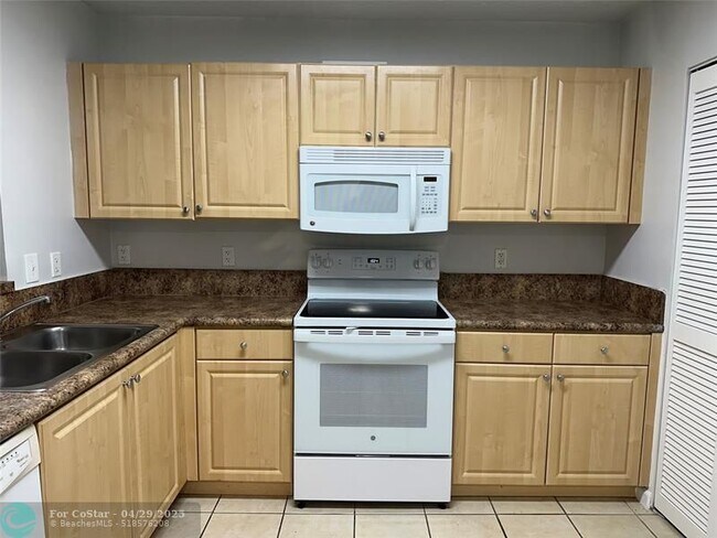 Foto del edificio - 529 E Sheridan St
