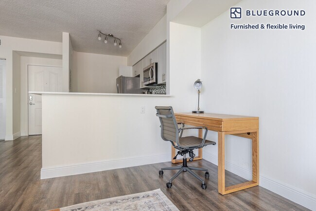 Foto del edificio - 16900 N Bay Rd