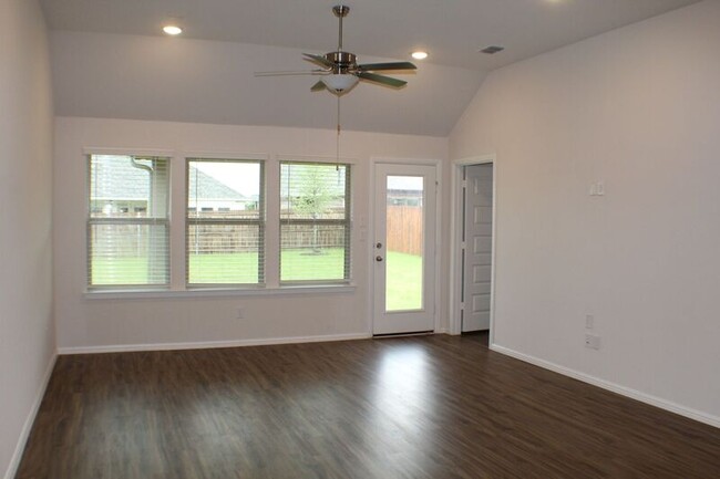 Building Photo - 2425 Jeans Mill Dr