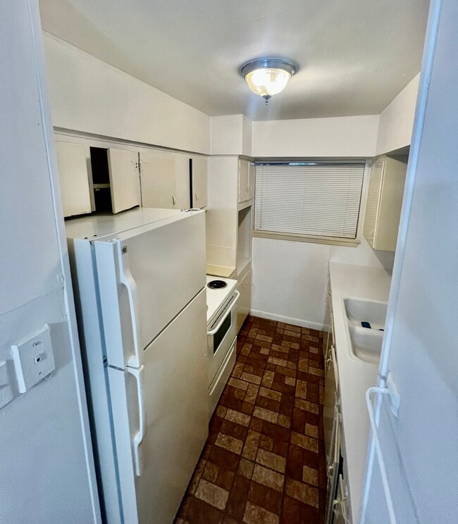 Building Photo - 3838 Glen Arbor Dr