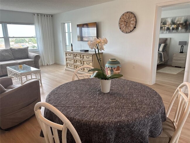 Foto del edificio - 4725 Cove Cir
