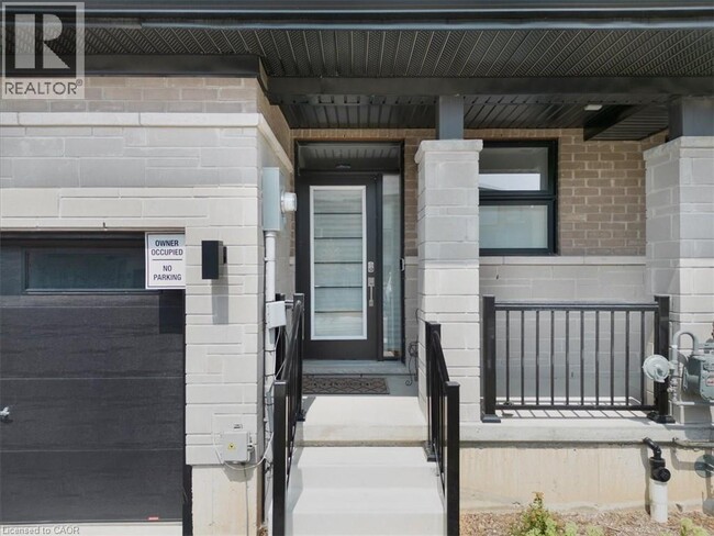 Photo du bâtiment - 448 Blackburn Dr