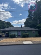 Building Photo - 574 Holmes Ln