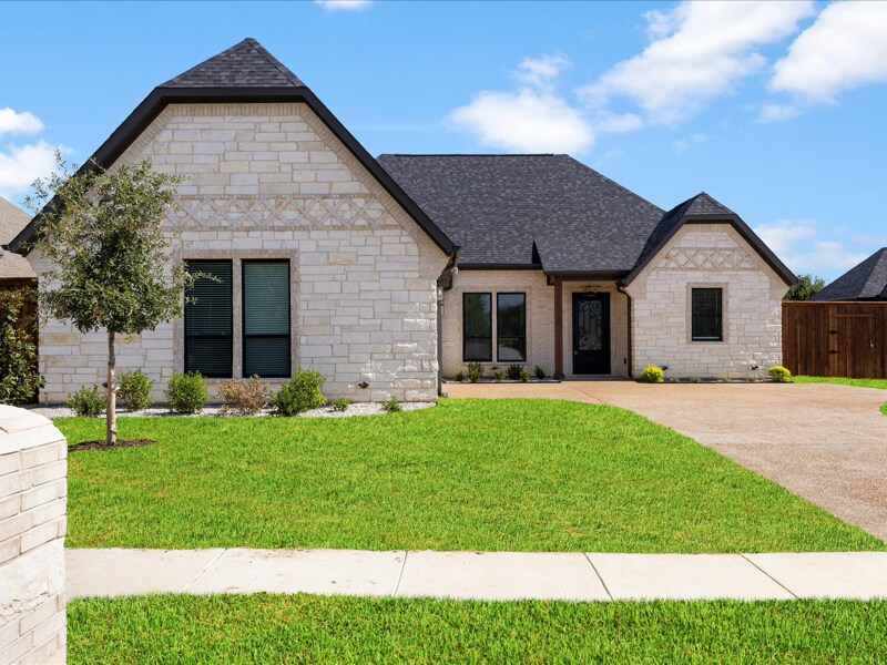 Foto principal - 8101 Oak Hollow Dr