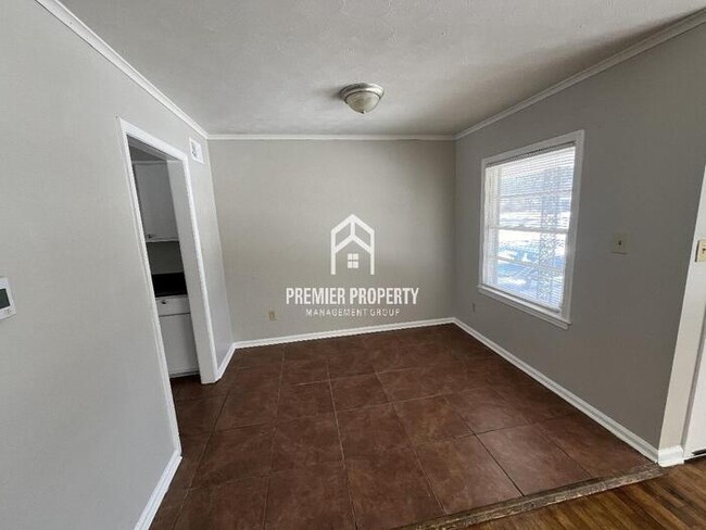 Building Photo - 3002 Cromwell Ave