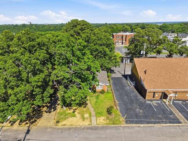 Building Photo - 3902 N Cypress St