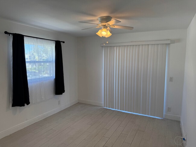 Foto del edificio - 669 Monaco Ct