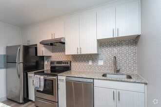 2BR, 1BA - 720 SF - North 49 Apartments