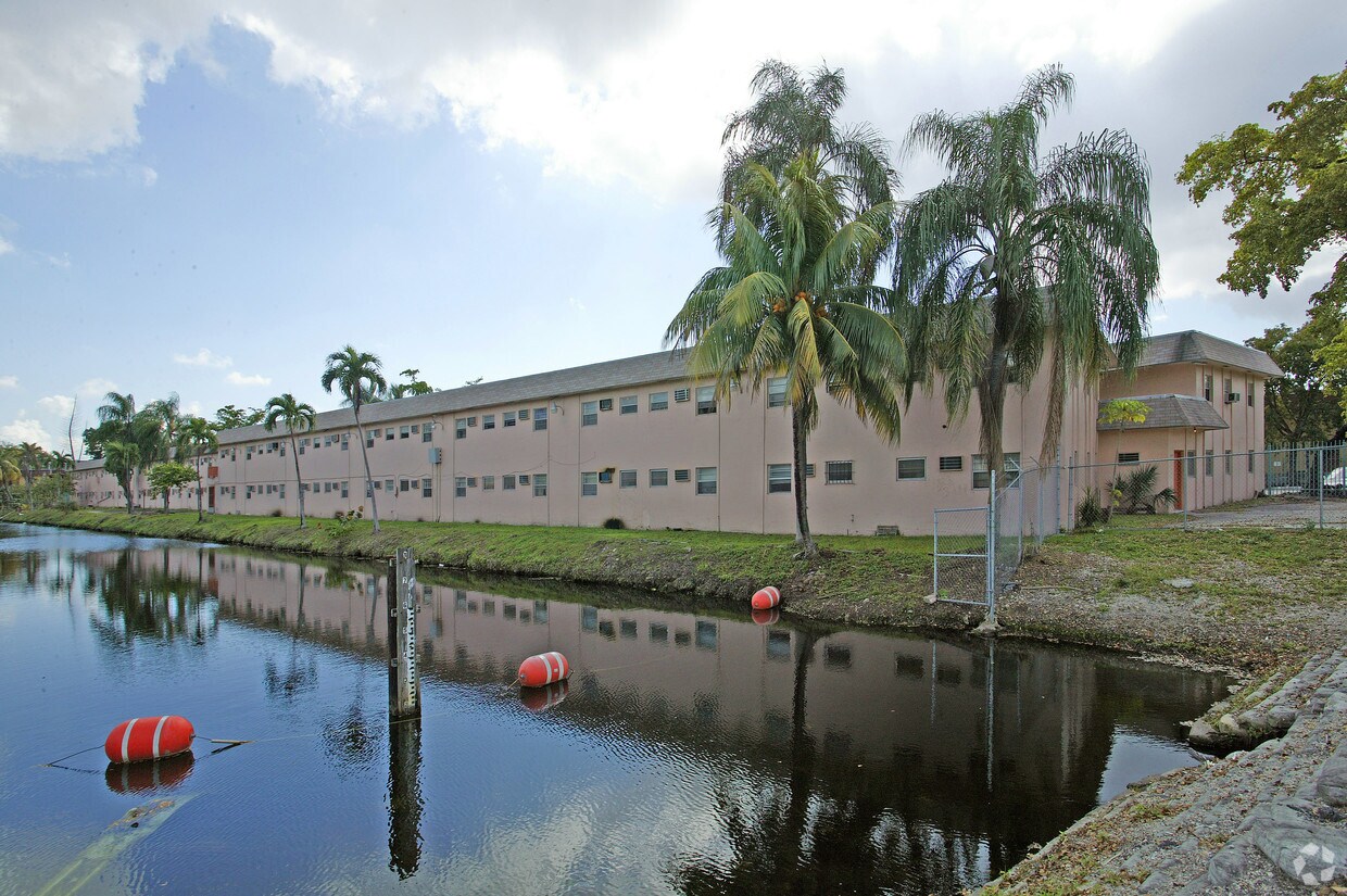 Building Photo - A & R Apartments